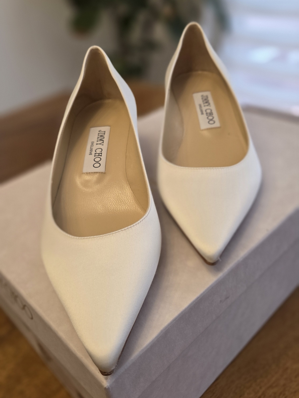 Jimmy Choo Ivory Pointed Toe Women's Pumps - 37- NEW